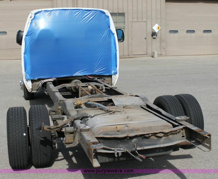 image for item 6193 2004 Ford E450 Super Duty cab and ambulance chassis