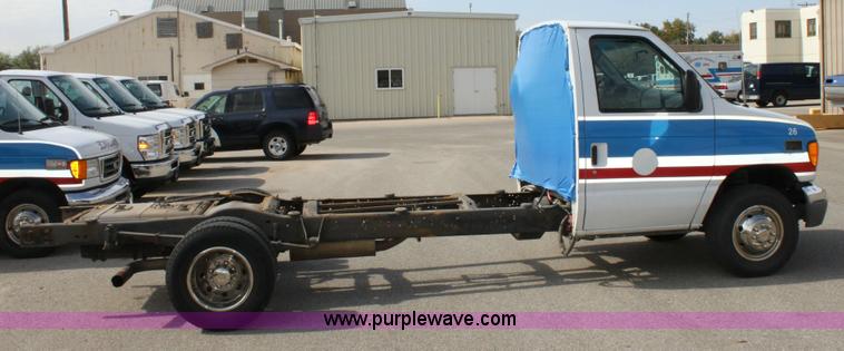 image for item 6193 2004 Ford E450 Super Duty cab and ambulance chassis