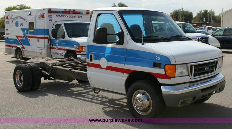 image for item 6193 2004 Ford E450 Super Duty cab and ambulance chassis