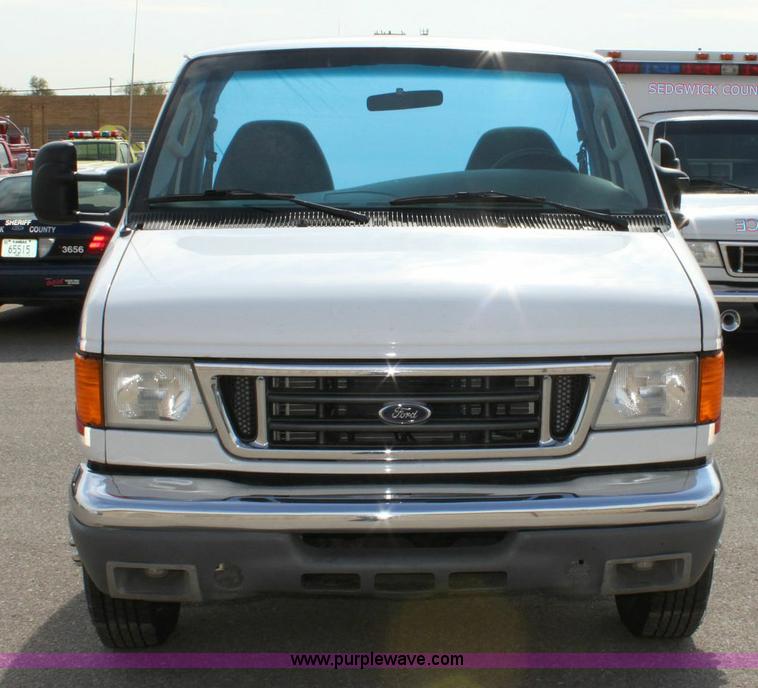 image for item 6193 2004 Ford E450 Super Duty cab and ambulance chassis