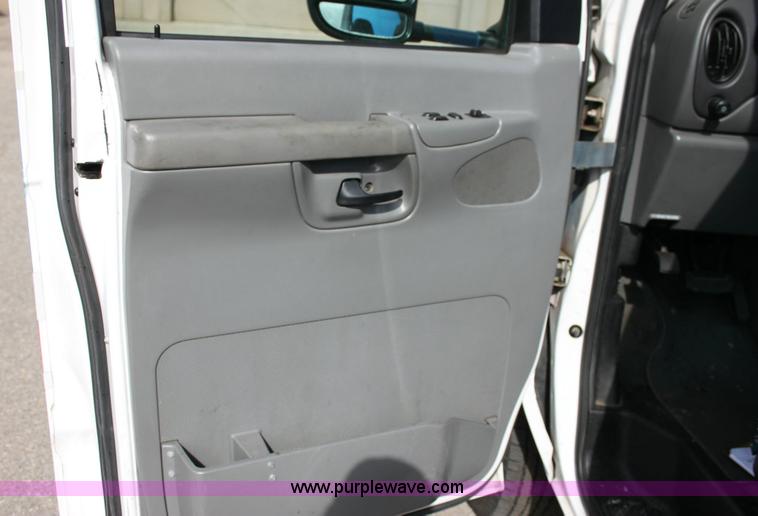 image for item 6193 2004 Ford E450 Super Duty cab and ambulance chassis
