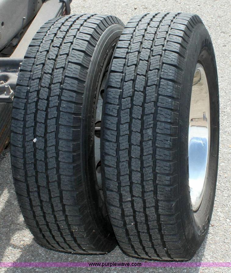 image for item 6193 2004 Ford E450 Super Duty cab and ambulance chassis