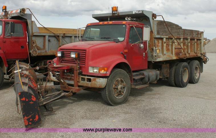 image for item 6210 1992 International 4900 tandem axle dump truck