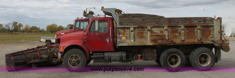 image for item 6210 1992 International 4900 tandem axle dump truck