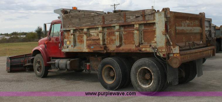 image for item 6210 1992 International 4900 tandem axle dump truck