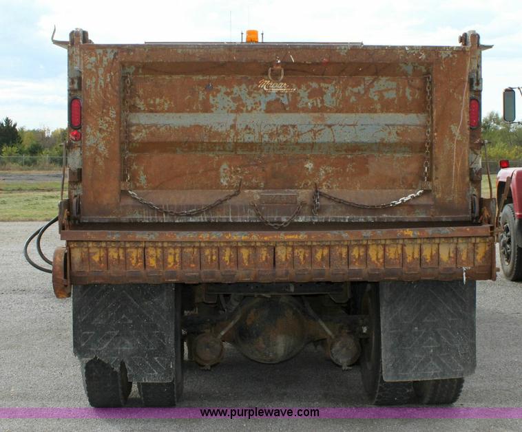 image for item 6210 1992 International 4900 tandem axle dump truck
