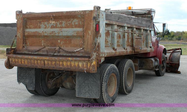 image for item 6210 1992 International 4900 tandem axle dump truck