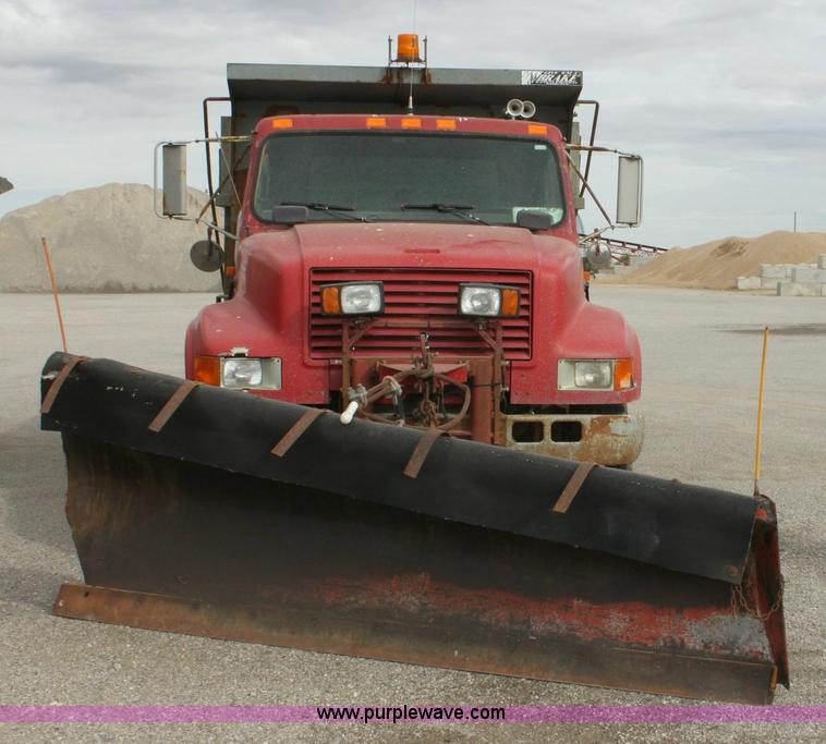 image for item 6210 1992 International 4900 tandem axle dump truck