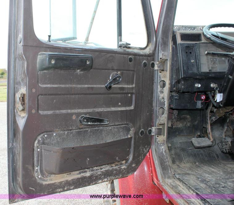 image for item 6210 1992 International 4900 tandem axle dump truck