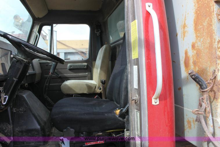 image for item 6210 1992 International 4900 tandem axle dump truck