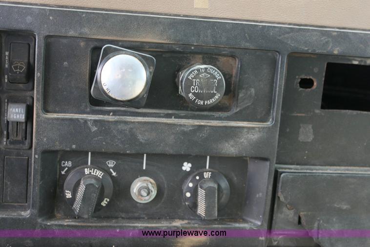 image for item 6210 1992 International 4900 tandem axle dump truck