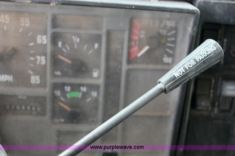 image for item 6210 1992 International 4900 tandem axle dump truck