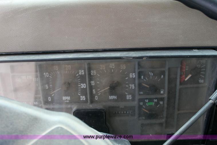 image for item 6210 1992 International 4900 tandem axle dump truck