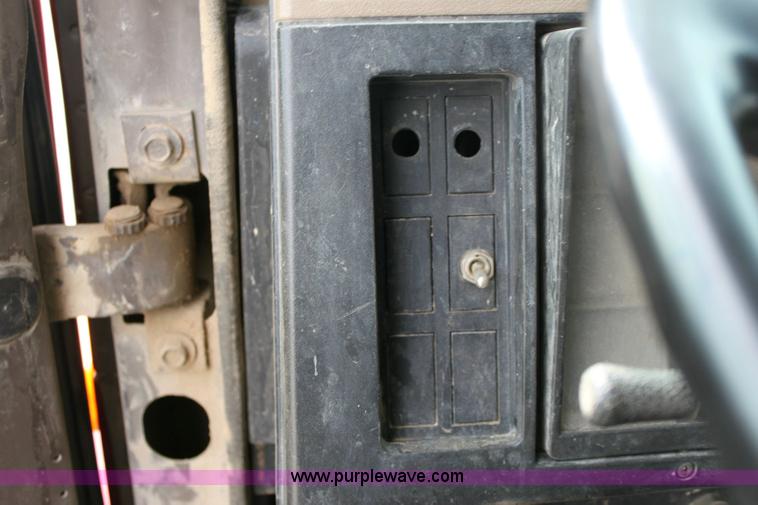 image for item 6210 1992 International 4900 tandem axle dump truck