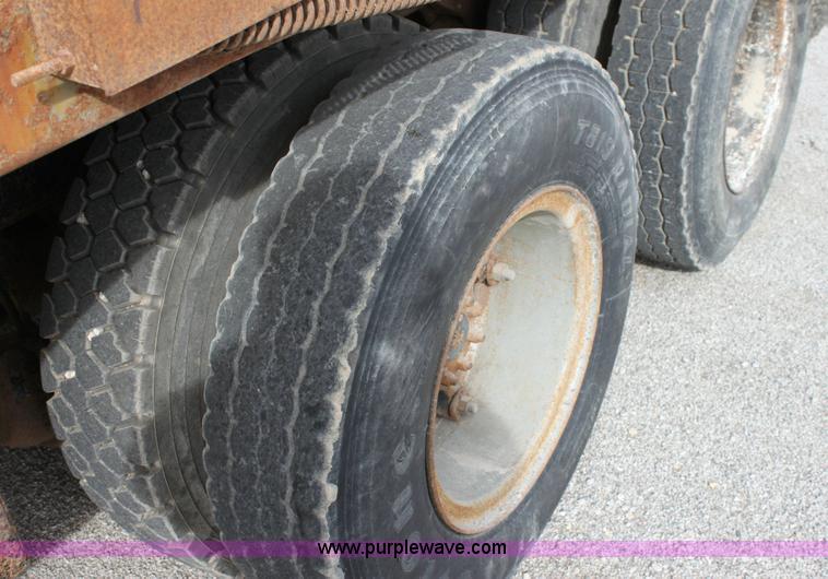 image for item 6210 1992 International 4900 tandem axle dump truck