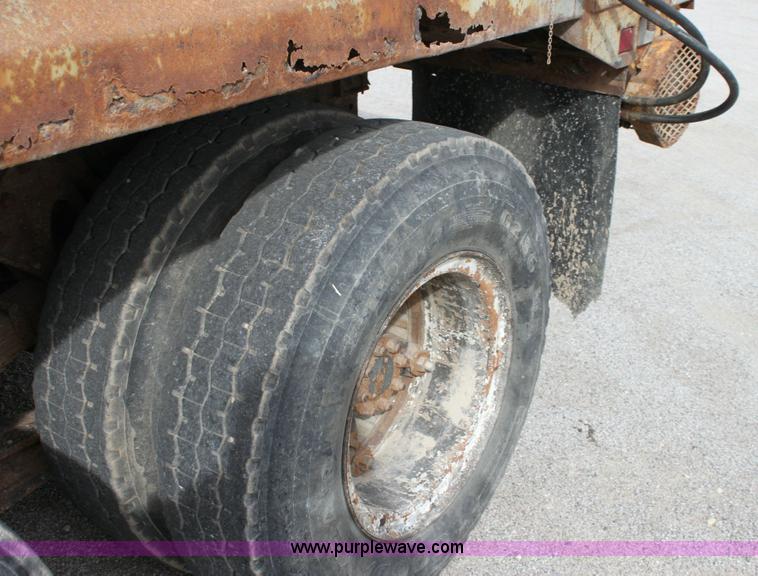 image for item 6210 1992 International 4900 tandem axle dump truck