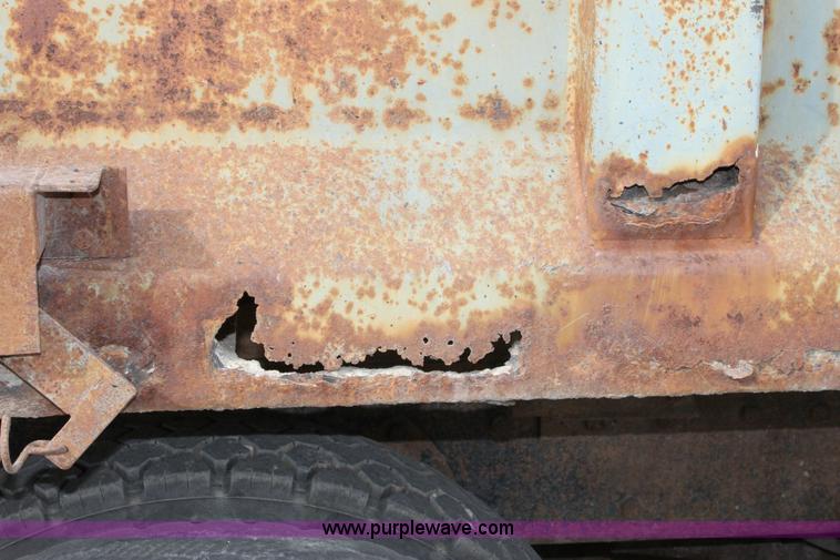 image for item 6210 1992 International 4900 tandem axle dump truck