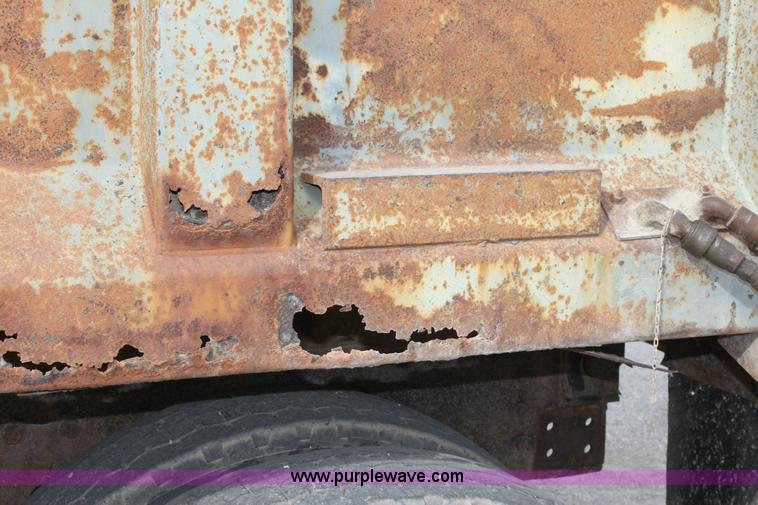 image for item 6210 1992 International 4900 tandem axle dump truck