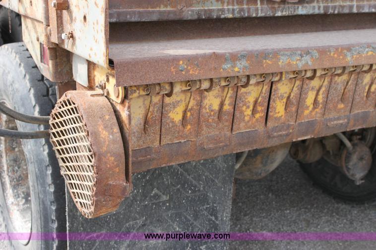 image for item 6210 1992 International 4900 tandem axle dump truck