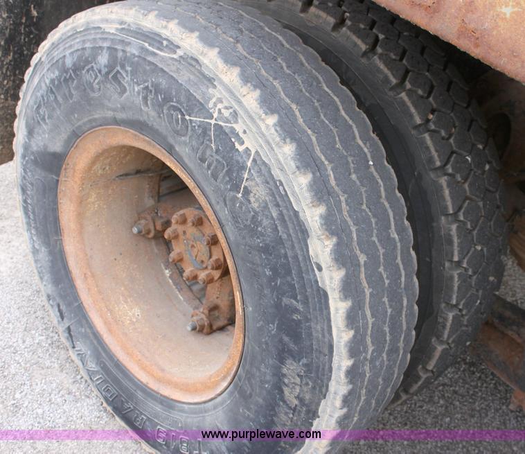 image for item 6210 1992 International 4900 tandem axle dump truck