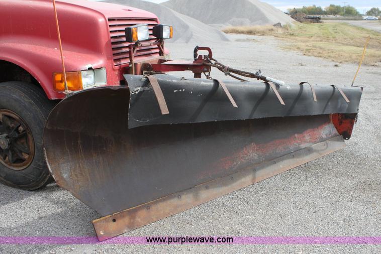 image for item 6210 1992 International 4900 tandem axle dump truck