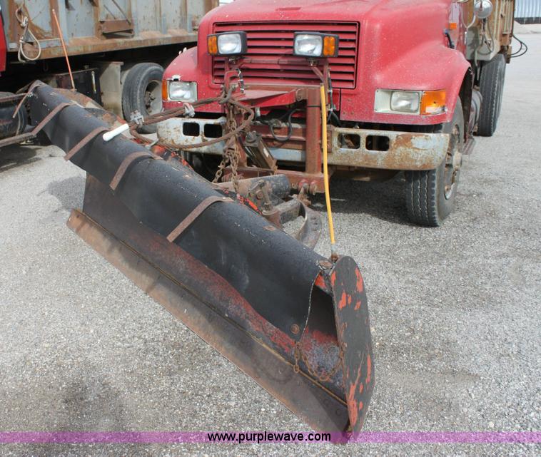 image for item 6210 1992 International 4900 tandem axle dump truck