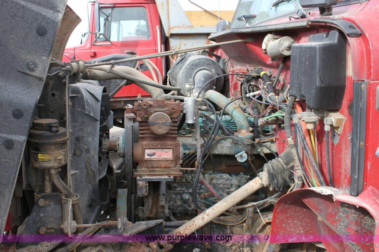 image for item 6210 1992 International 4900 tandem axle dump truck