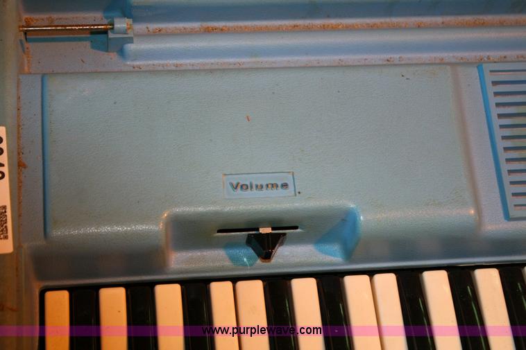 image for item 6343 (19) electric keyboards