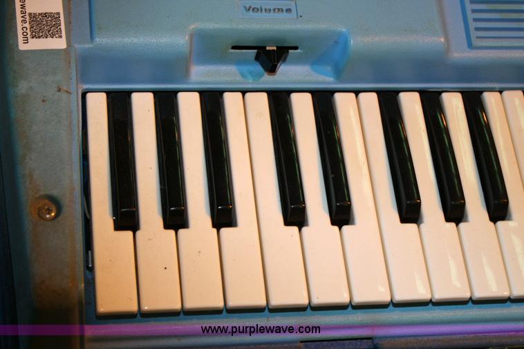 image for item 6343 (19) electric keyboards