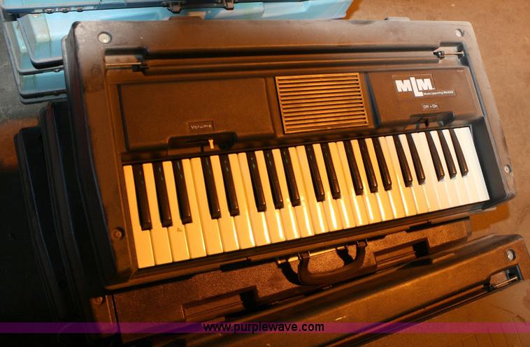 image for item 6343 (19) electric keyboards