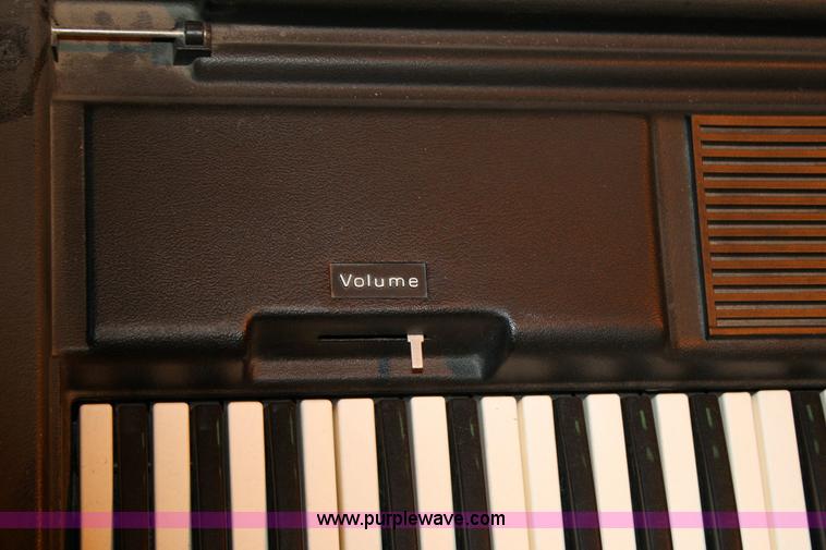 image for item 6343 (19) electric keyboards