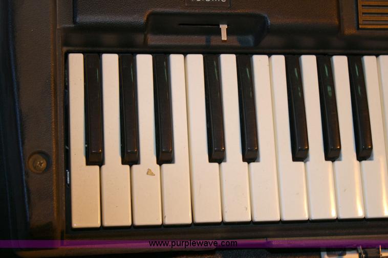 image for item 6343 (19) electric keyboards