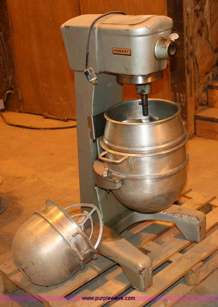 Hobart commercial mixer in Nickerson, KS Item 6346 sold Purple Wave
