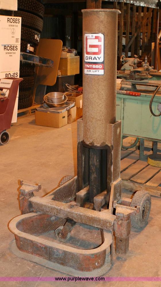 image for item 6347 Gray TNT 550 air lift