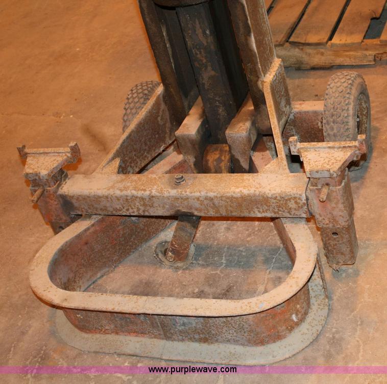 image for item 6347 Gray TNT 550 air lift