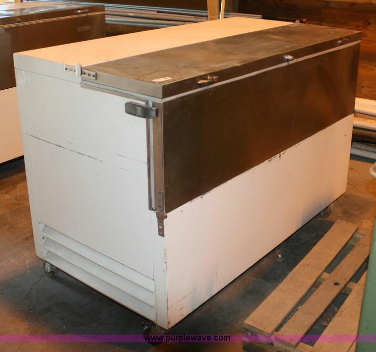 image for item 6352 Milk cooler