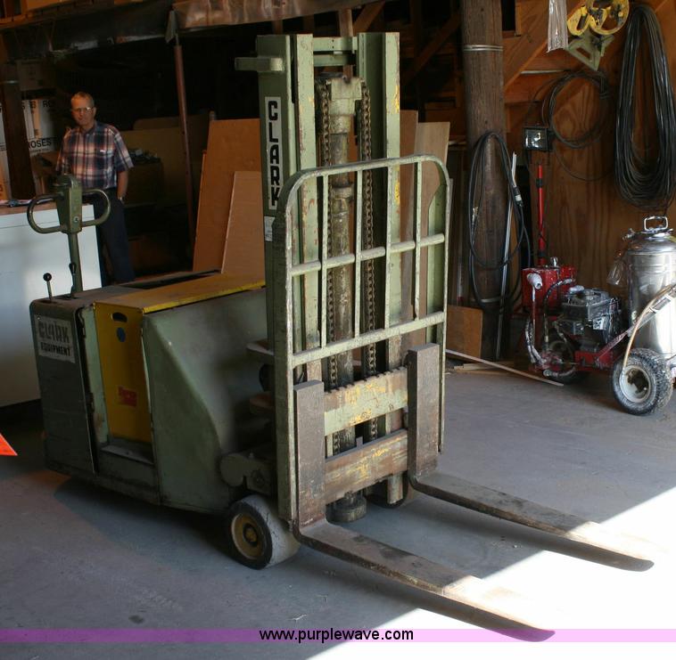 image for item 6354 Clark Lift ST-30 electric forklift