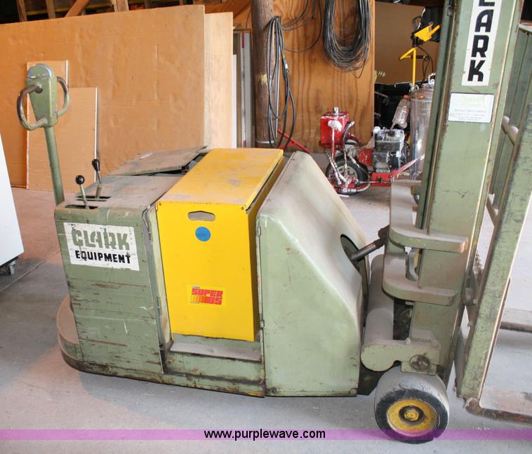 image for item 6354 Clark Lift ST-30 electric forklift