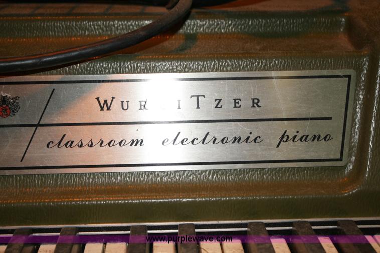 image for item 6355 Wurlitzer classroom electric piano with keyboard visualizer