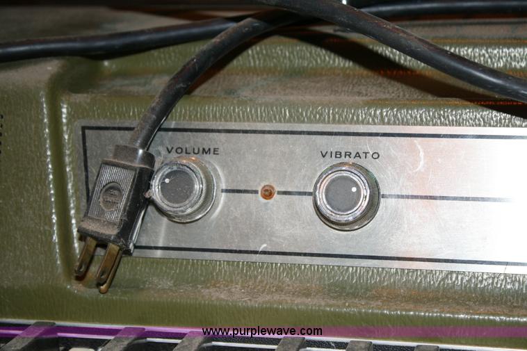 image for item 6355 Wurlitzer classroom electric piano with keyboard visualizer