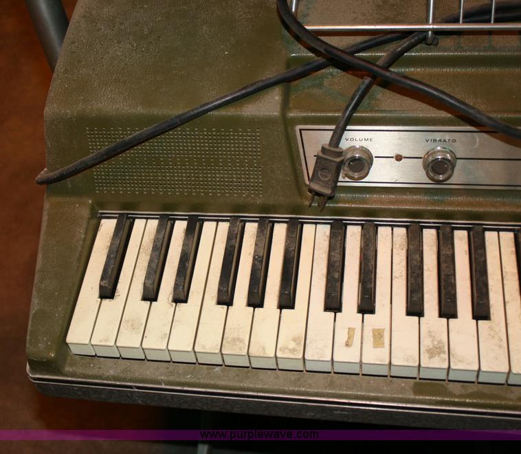 image for item 6355 Wurlitzer classroom electric piano with keyboard visualizer