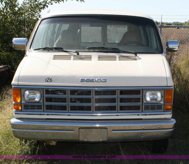 image for item 6364 1988 Dodge Ram Wagon B350