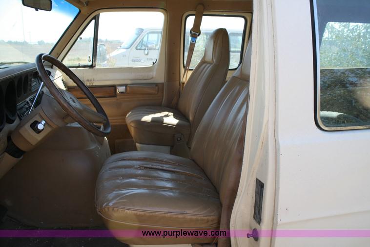 image for item 6364 1988 Dodge Ram Wagon B350