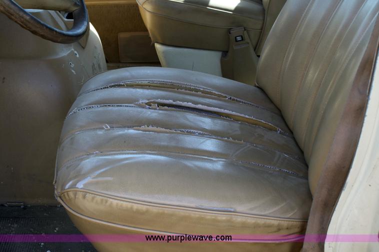 image for item 6364 1988 Dodge Ram Wagon B350