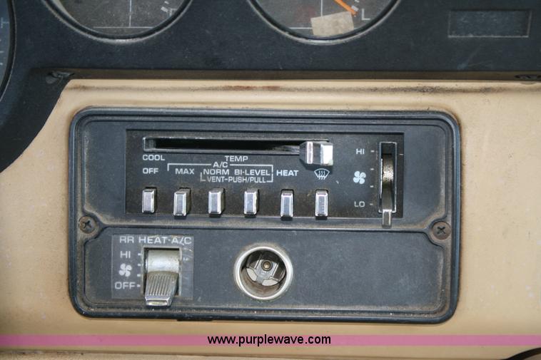 image for item 6364 1988 Dodge Ram Wagon B350