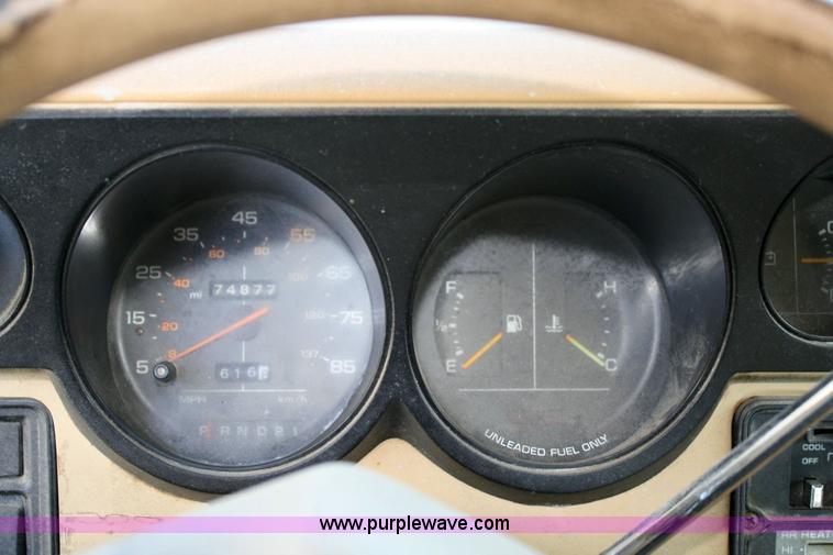 image for item 6364 1988 Dodge Ram Wagon B350