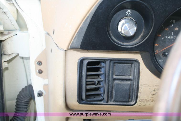 image for item 6364 1988 Dodge Ram Wagon B350