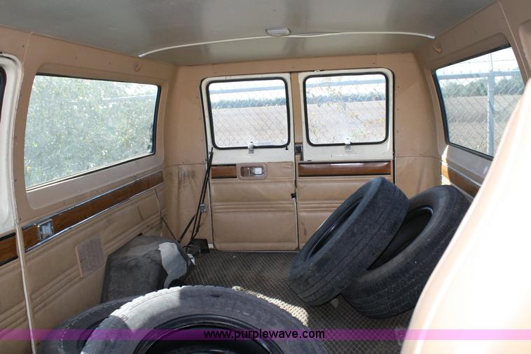 image for item 6364 1988 Dodge Ram Wagon B350