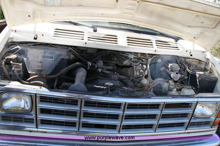 image for item 6364 1988 Dodge Ram Wagon B350