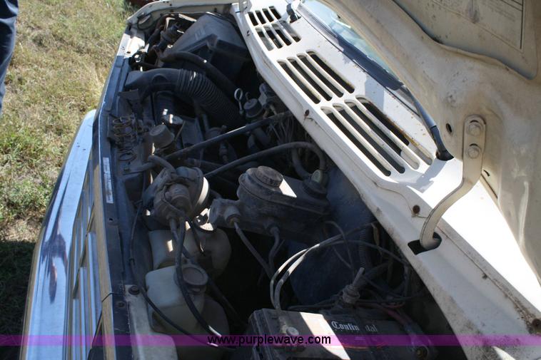 image for item 6364 1988 Dodge Ram Wagon B350